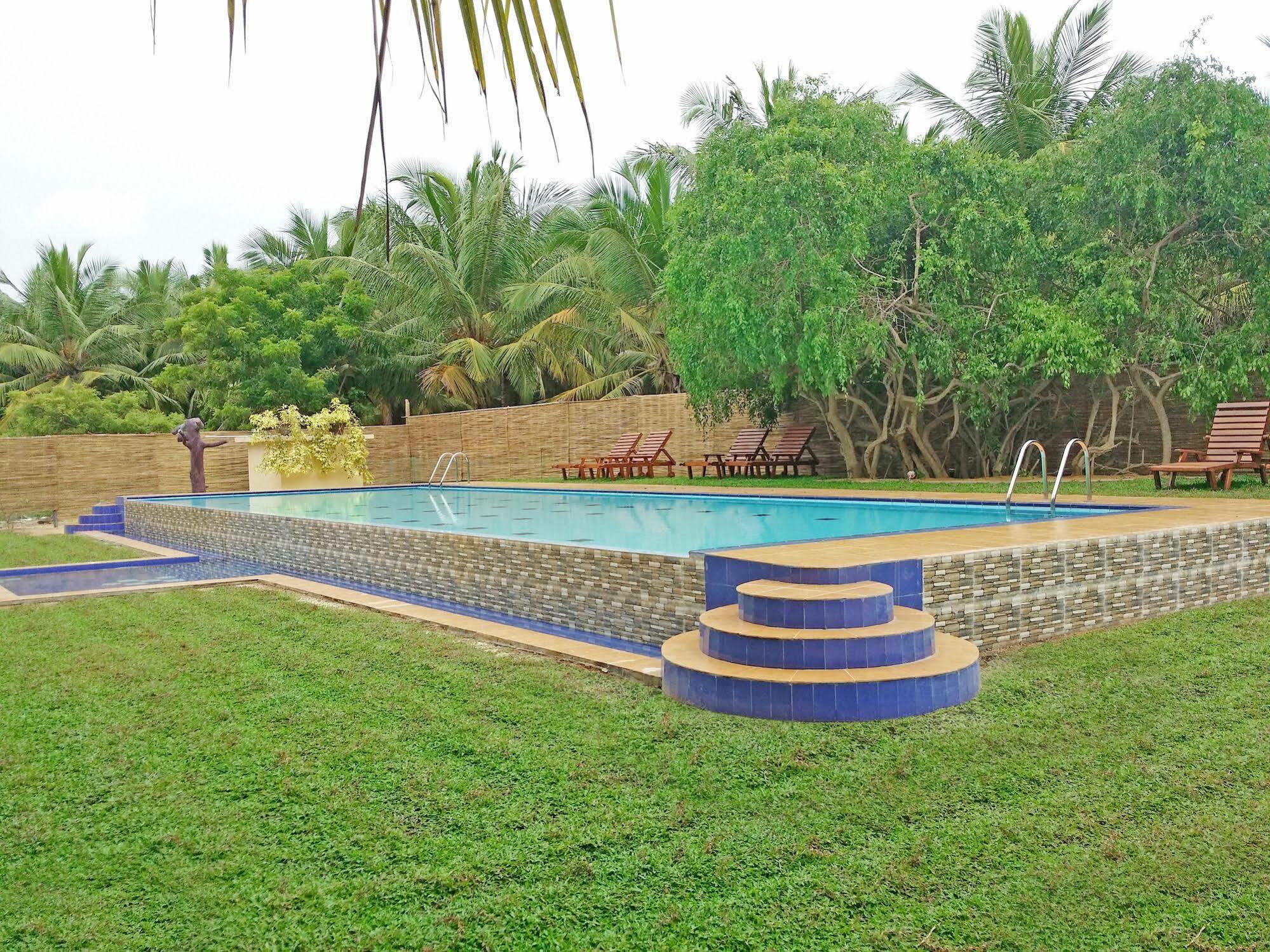Roshanne Beach Resort Kalpitiya Exterior foto